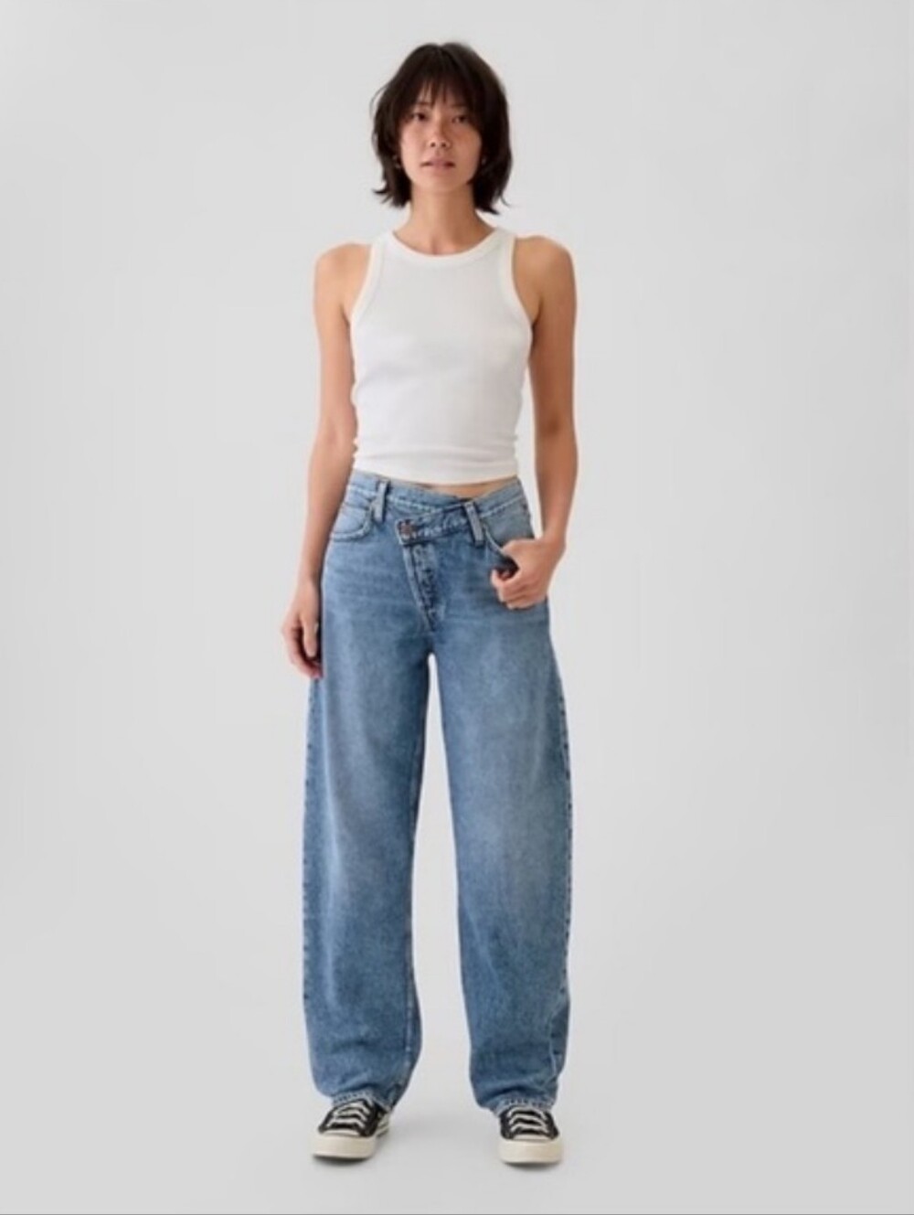 NWOT Gap high rise crossover barrel Jean Light Wash 27 4